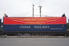 穿越中越国境线丨这趟国际列车如何跑出“加速度”？
