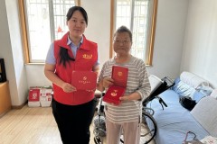 江苏中建商砼建业厂联合近华社区党委开展看望老党员献爱心活动