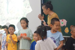 【社会实践】学习榜样力量，不断完善自身 ——“小水滴”幼儿绘本伴读团赴莲都区图书馆学习